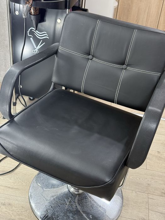 Продам Парикмахерсое кресло