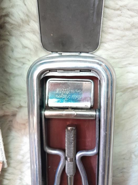 Стара Английска самобръсначка ЗА МНОГОКРАТНА УПОТРЕБА  ,пълен комплект