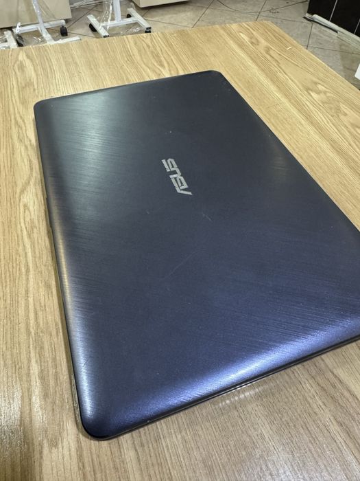 Asus Core i3 / 4Gb