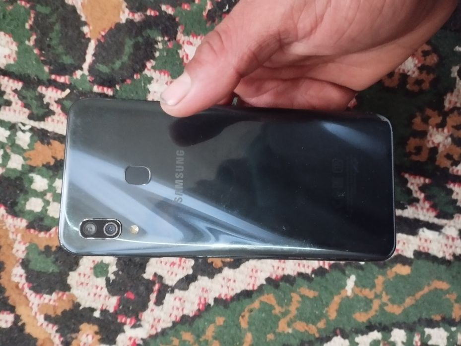 Samsung  a30. Xotirasi 32