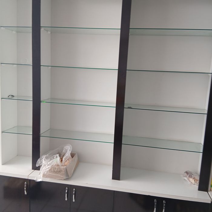 Полка Мебель магазинлар учун тайёр