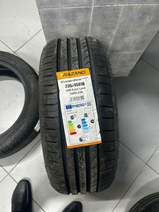 Продам летнюю резину с литыми дисками