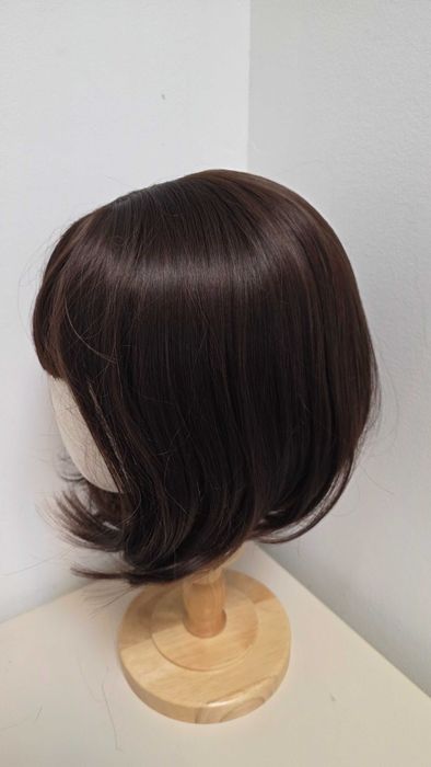 Perucă HAIRCUBE bob scurt șaten închis cu breton, sintetică