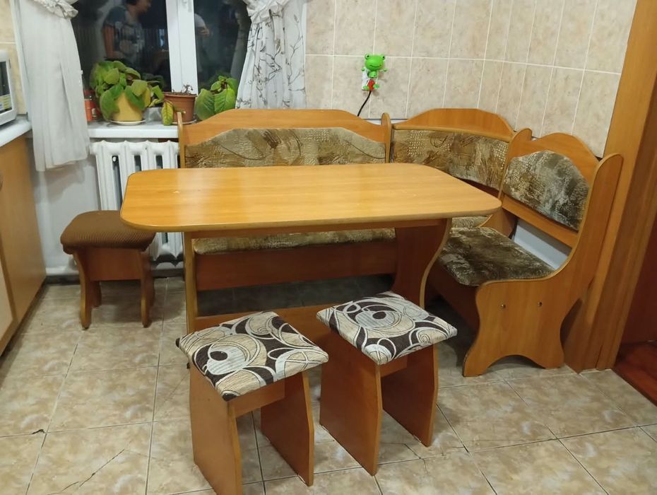 Кухонный мягкий уголок