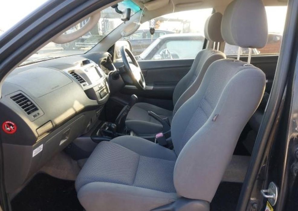 Dezmembrez Toyota Hilux Invincible 3.0 Manuala 2012-2016