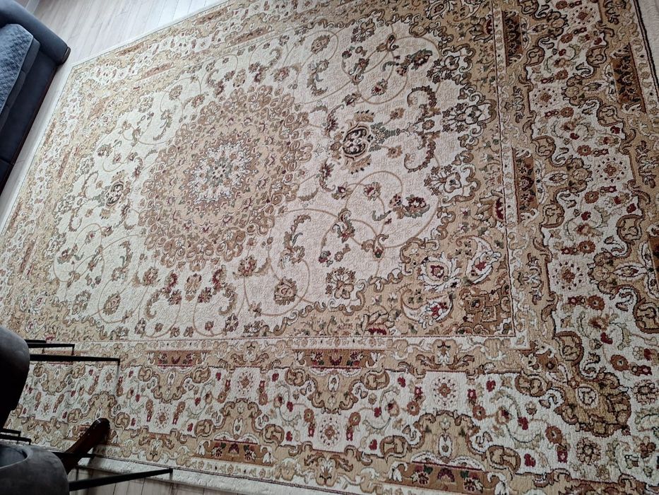 Ковер в хорошем состоянии