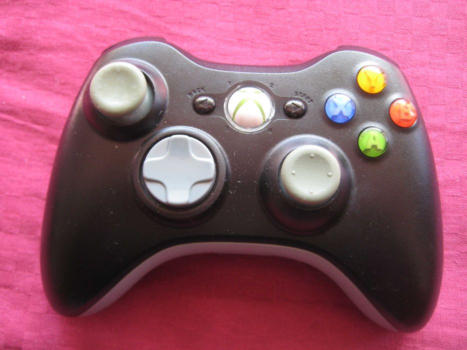 Продавам оригинален контролер за XBOX 360