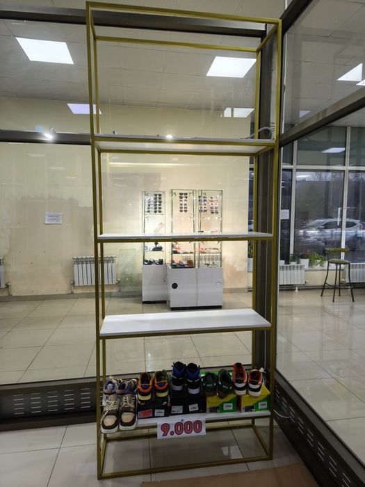 Стеллаж, витрина, полки