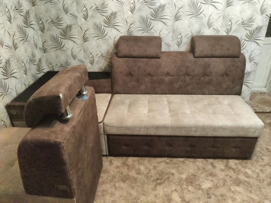 Диван и кресло в гостиную