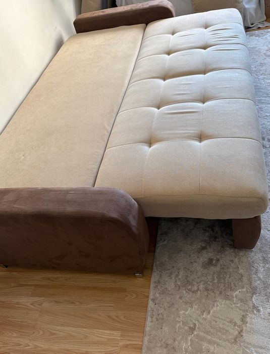 Vand canapea 700ron