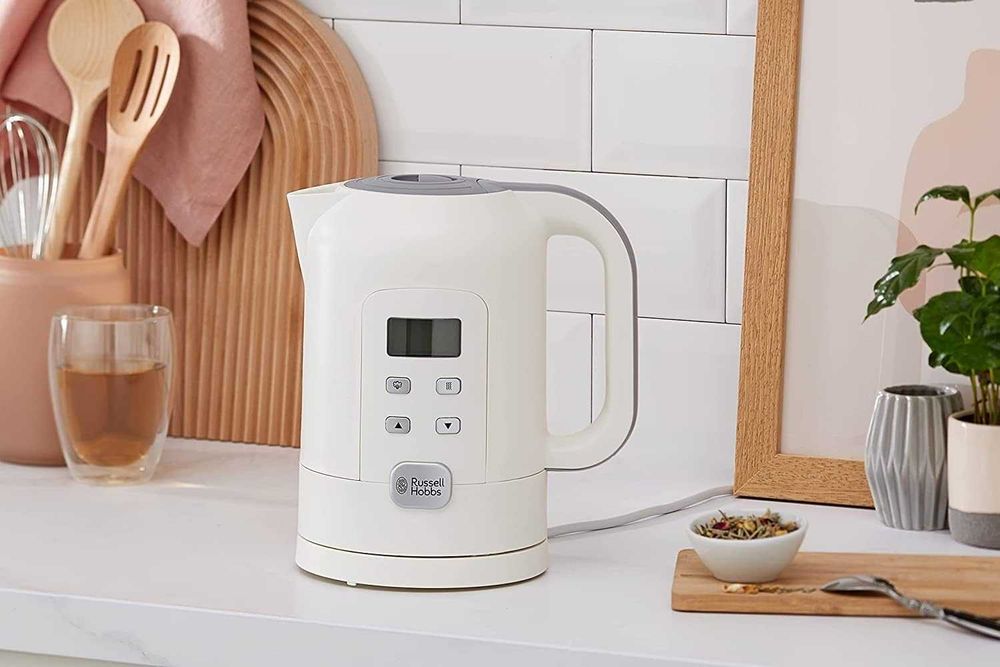Ел. кана Russell Hobbs Precision Control 2200W, 1.7л LCD дисплей, Бяла