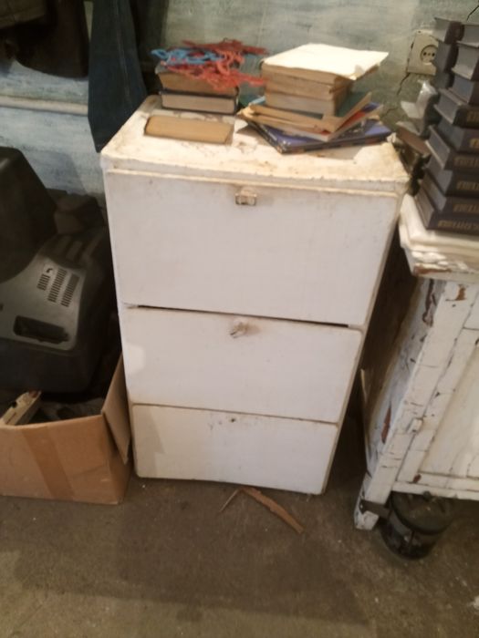 Продам железную этажерку