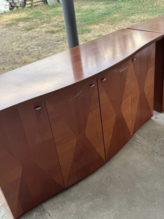 Шкаф из вишневого дерево