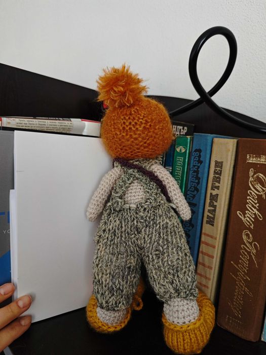 Ръчно плетена играчка