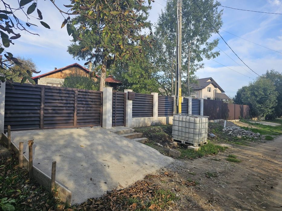 Garduri și porți din tablă zincată/jaluzea – stil contemporan