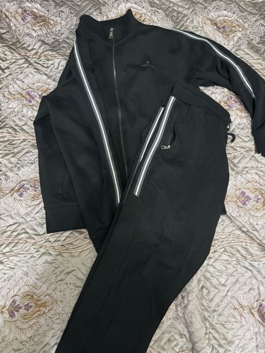 Мужской спортивный костюм