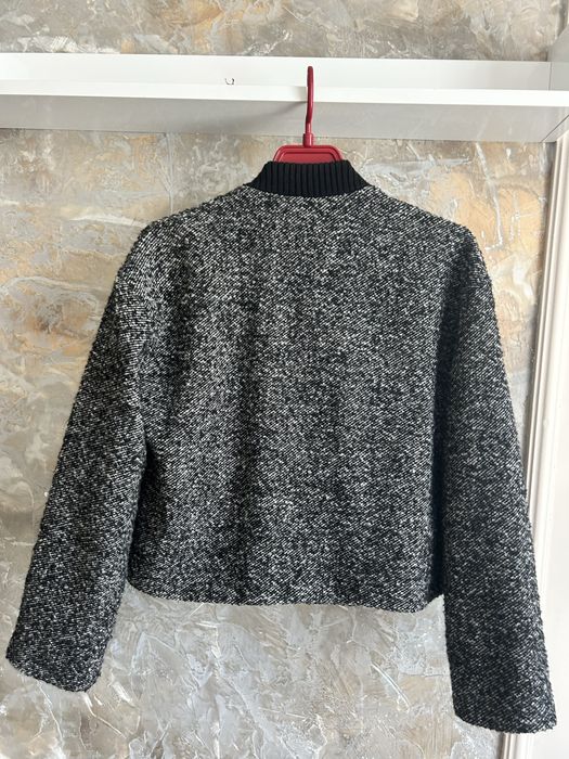 Яке Reserved с вълна