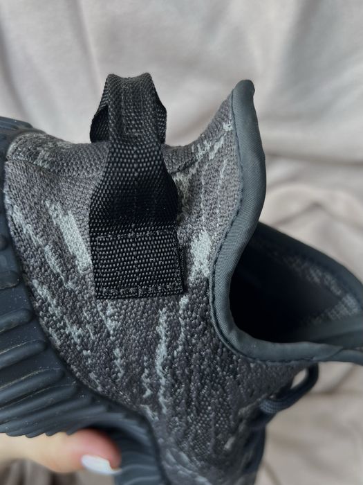 Yeezy Boost 350 V2 Dark Salt Adidas Unisex 39 1/3