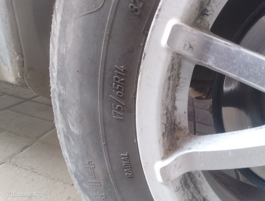 Продам комплект летних шин