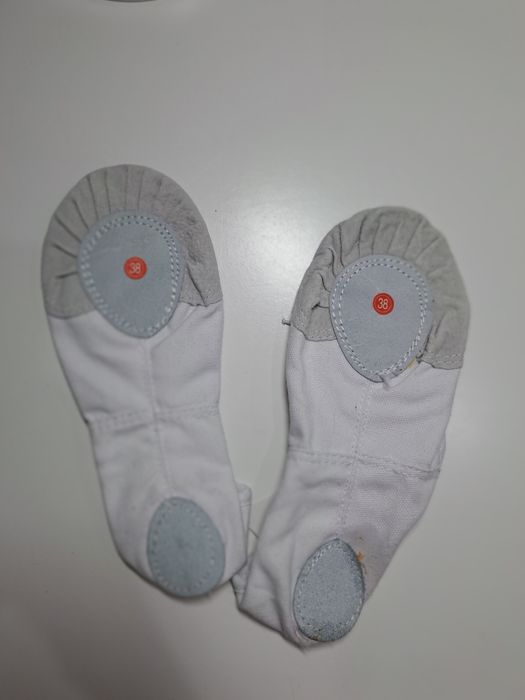 Продам новые балетки для танцев