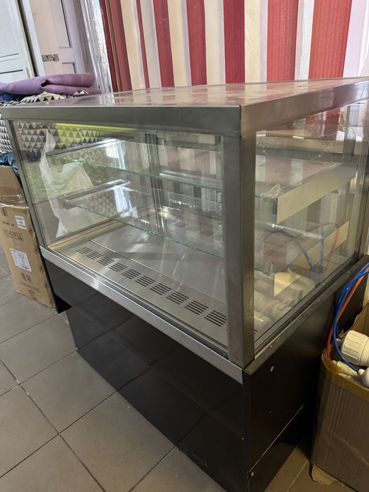 Продам кондитерский холодильник