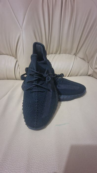 Yeezy onyx black