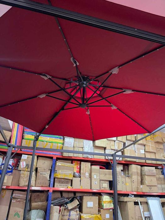 Распродажа зонтов с витрины