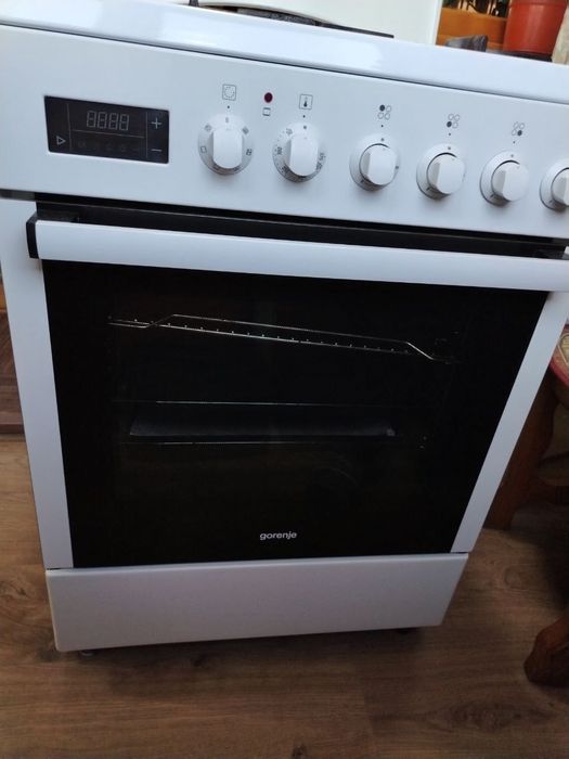 Газовая плита в хорошем состоянии