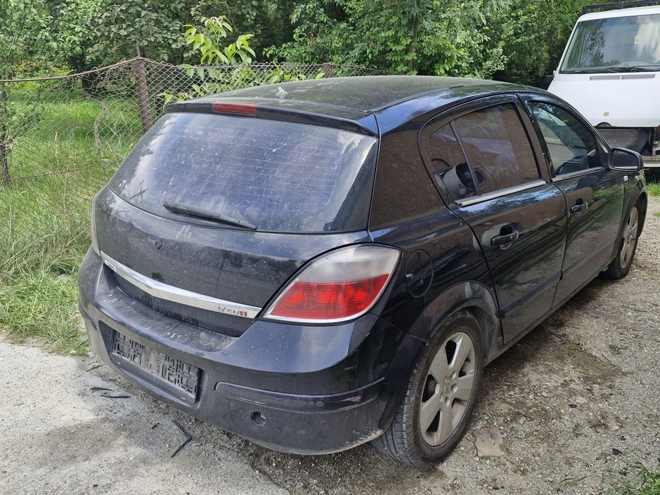 Dezmembrez Opel Astra H