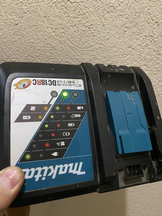Макитаа  зарядноо Dc18rc s