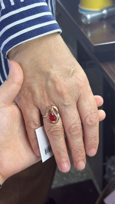 Продам кольцо золотое