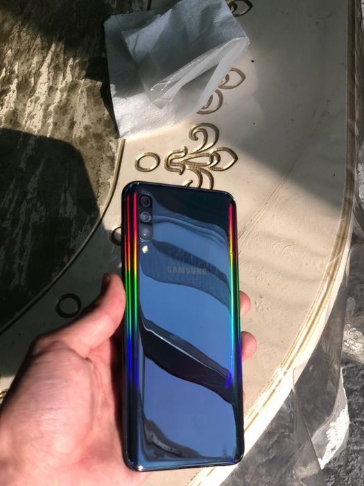 Продаю Самсунг а50