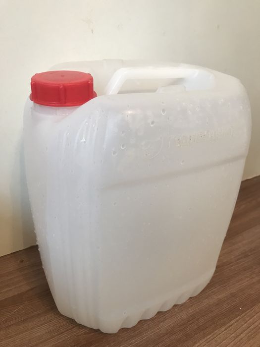 Канистры пластиковые3,4, 5,10литров