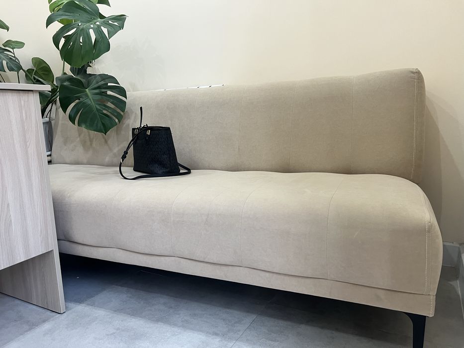 Диван б/у , чистый почти новый