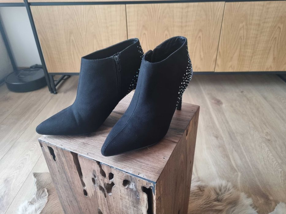 Елегантни боти 38