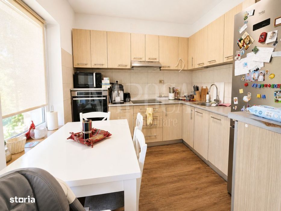 Casa 4 camere de vanzare in Floresti