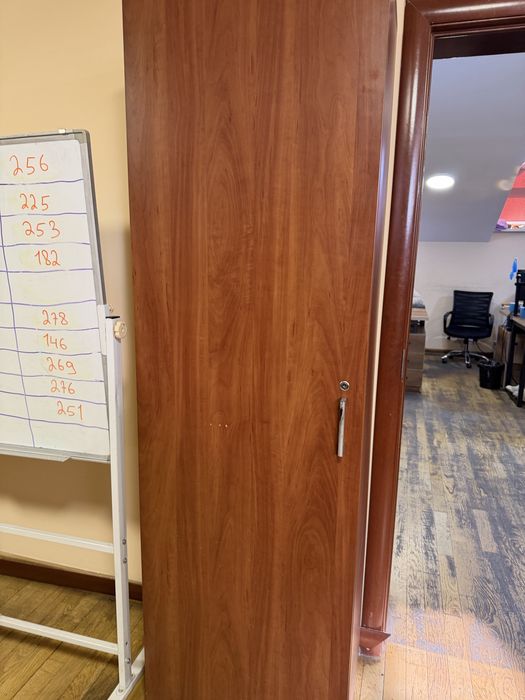 Шкаф двухстворчатый со стеклом