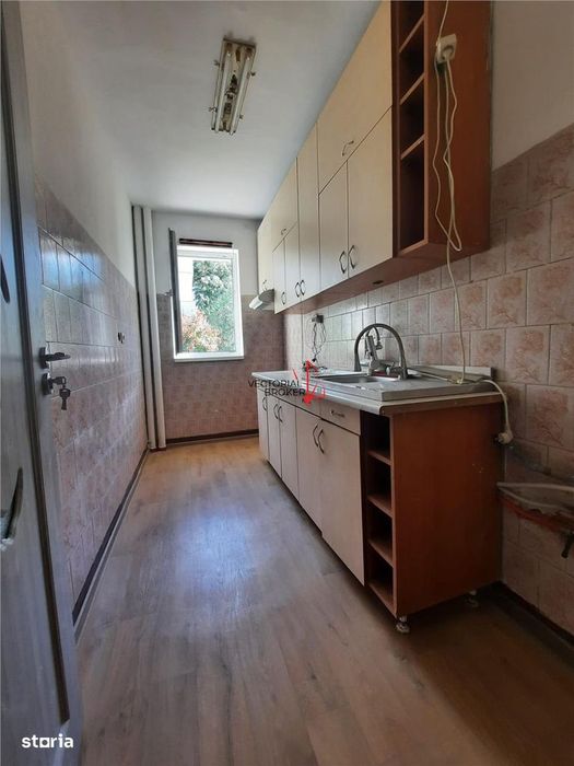 2 camere semidecomandat, etaj intermediar Parcul National