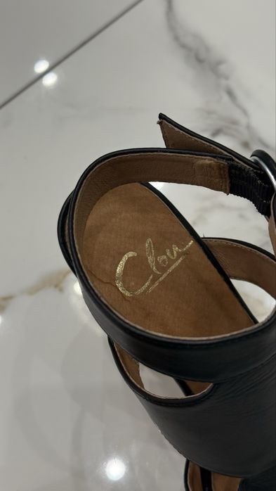 Продам босоножки