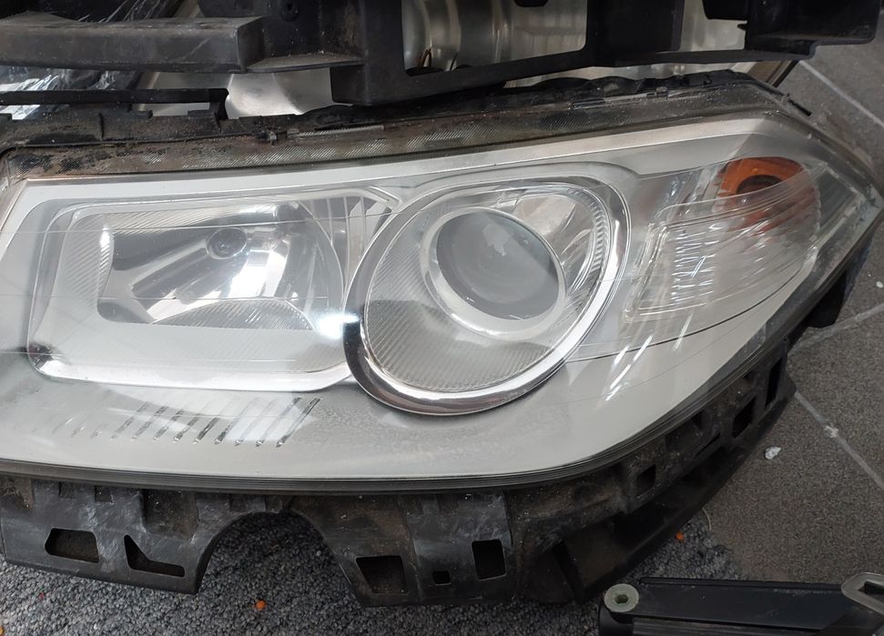 Far Stanga dreapta Renault Megane 2 si cu lupa European