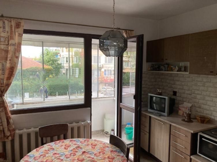 Дава се под наем Тристаен апартамент в София, Лозенец - 100 кв.м за 500 € - Снимка #3