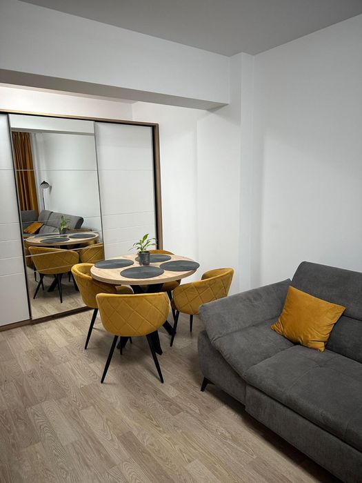 Proprietar inchiriez apartament zona Coresi