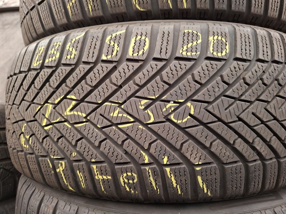 2 anvelope 235/50 R20 Pirelli dot2023