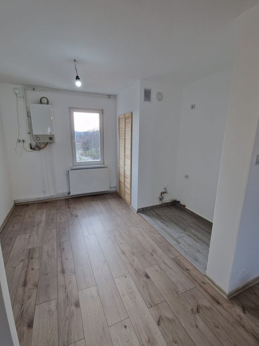 Apartament cu 3 camere, openspace recent renovat, confort sporit