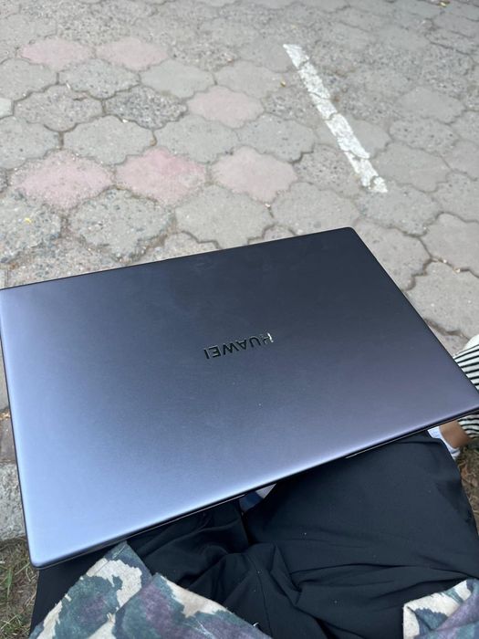 Ноутбук Huawei срочно