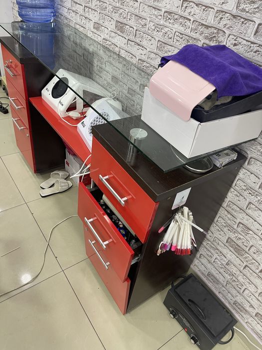 Продается стол с стулы комплект акрыл