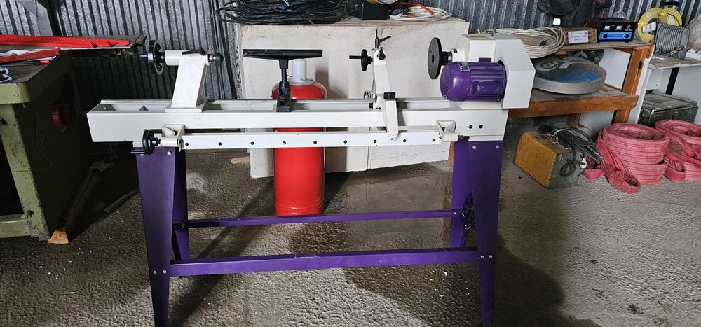 Станок ағашқа фигура шыгарады