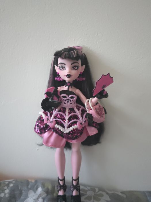 Дракулаура monster high