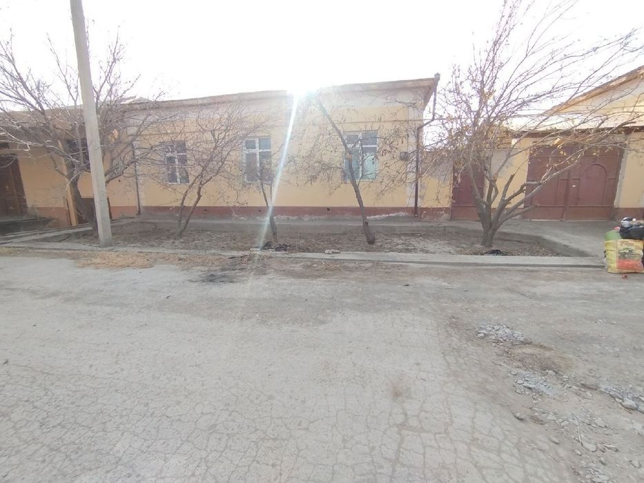 Namunali uy sotiladi katej 600 Kv metr. Manzil qaramon