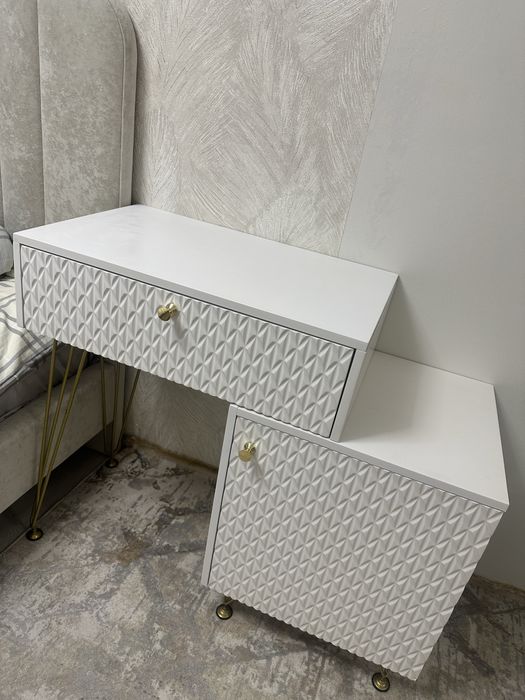 Продам туалетный столик тумба